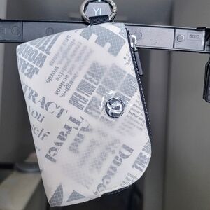 🍋 Lululemon Clippable Card Pouch Black/White *Manifesto Print* NWT